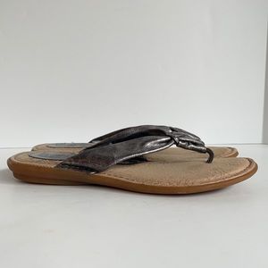 b.o.c. Born Concepts metallic leather cushioned footbed sandals size 8